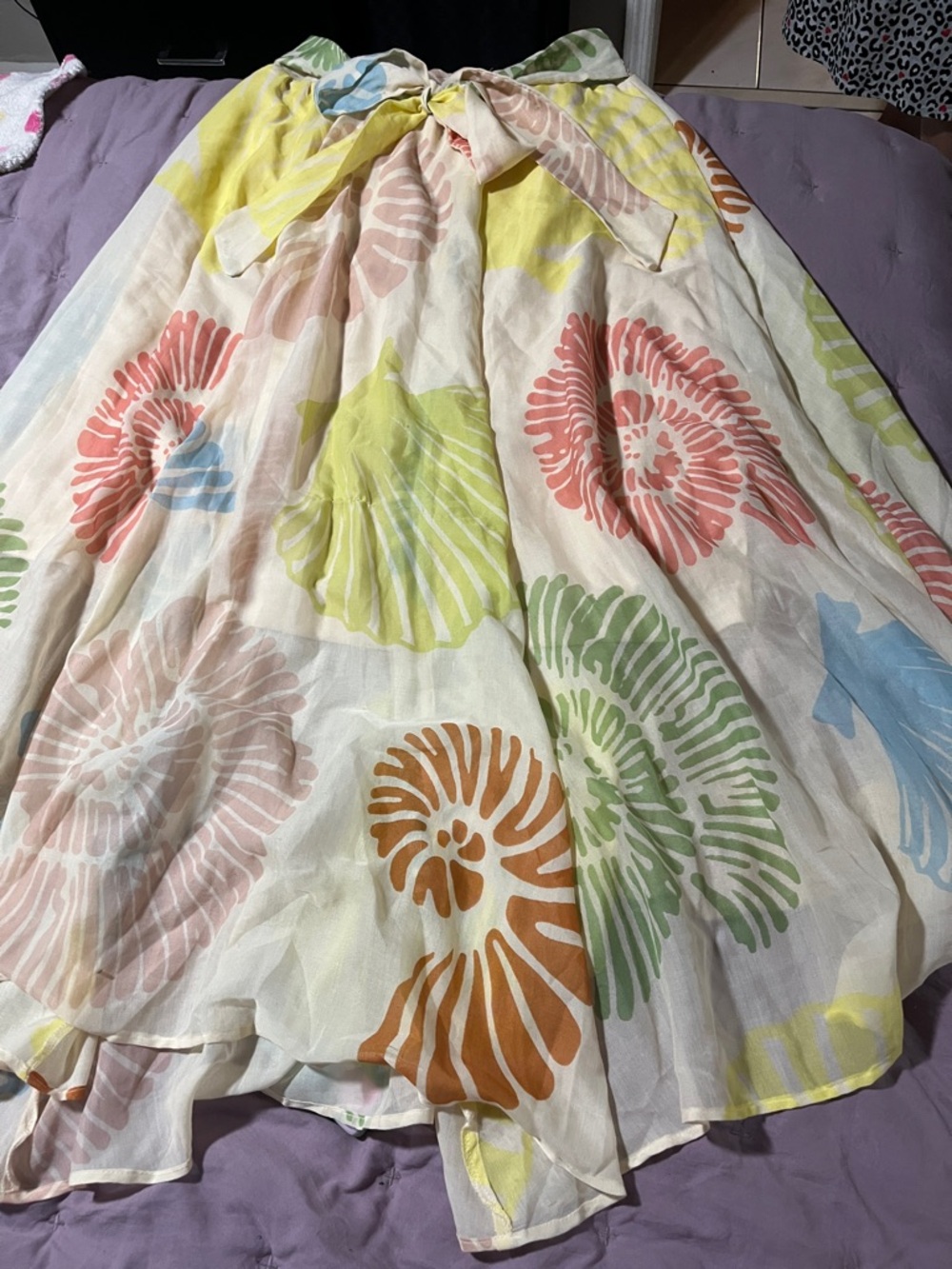 Flowing Multi-Color Shell Print Maxi Skirt - White